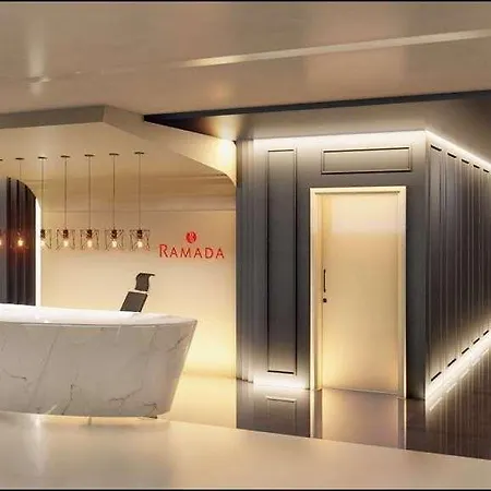 ホテル Ramada By Wyndham 3*