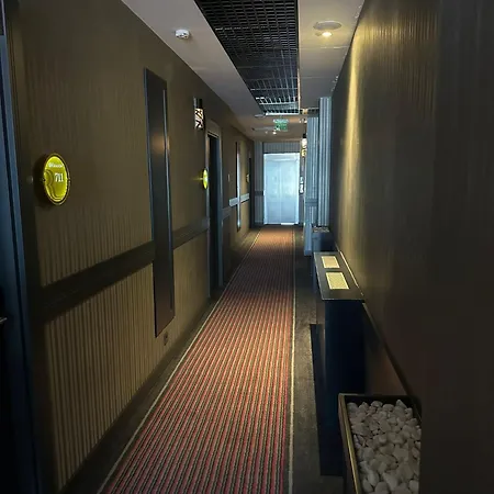 Ramada By Wyndham ホテル
