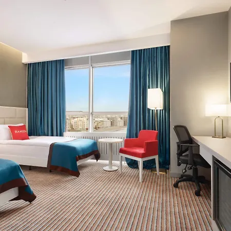 ホテル Ramada By Wyndham 3*